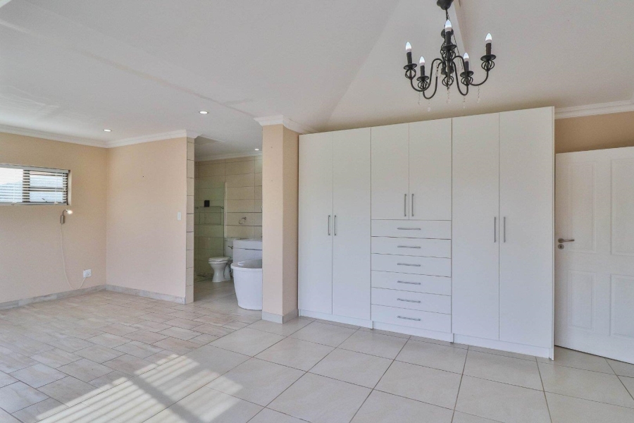4 Bedroom Property for Sale in Hartenbos Landgoed Western Cape